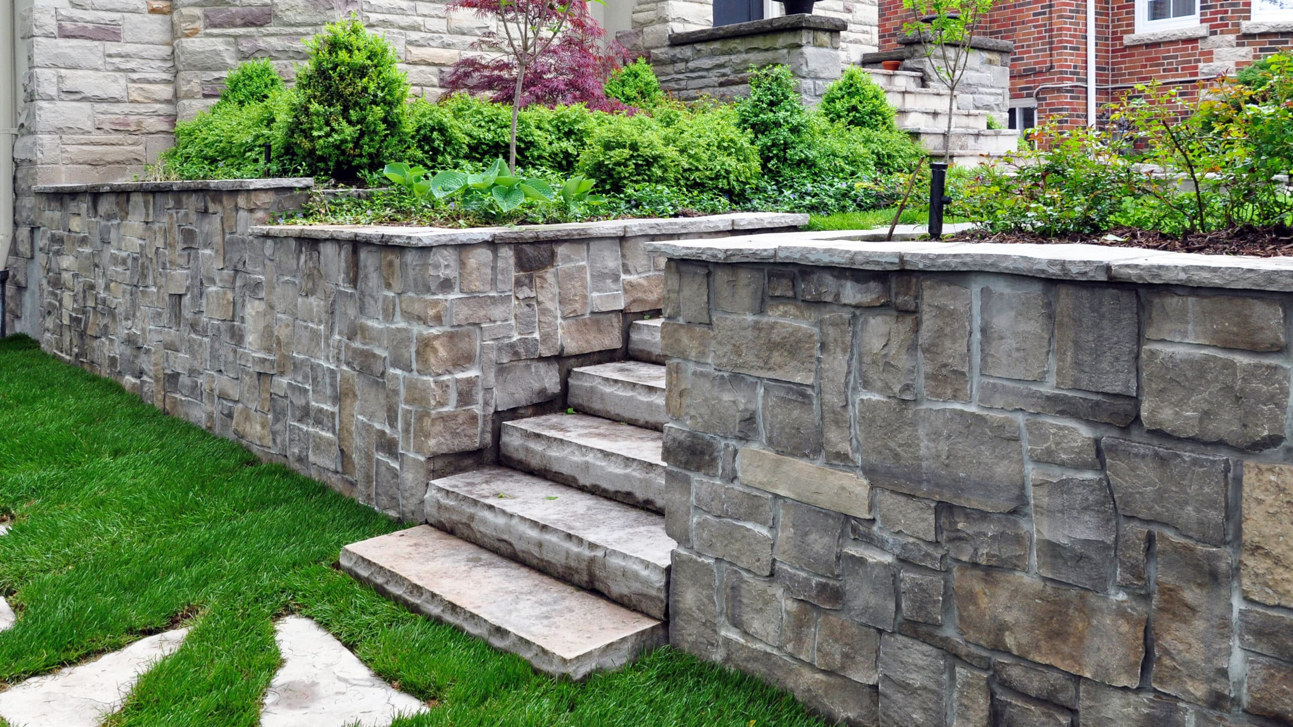 6 Excellent Retaining Wall Ideas For Dallas-Fort Worth Metroplex 7 | AdobeStock 422410419 scaled
